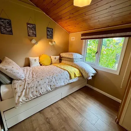 Bumble Bee Cabin South Cerney Exterior photo