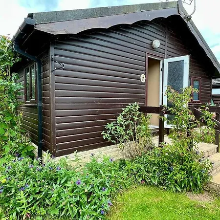 Bumble Bee Cabin South Cerney Exterior photo