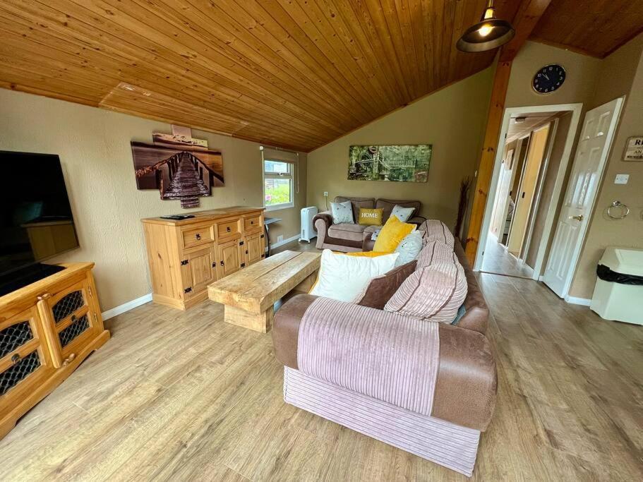 Bumble Bee Chalet *