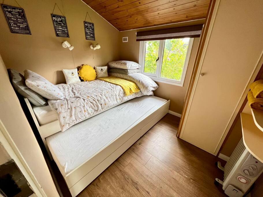 Chalet Bumble Bee