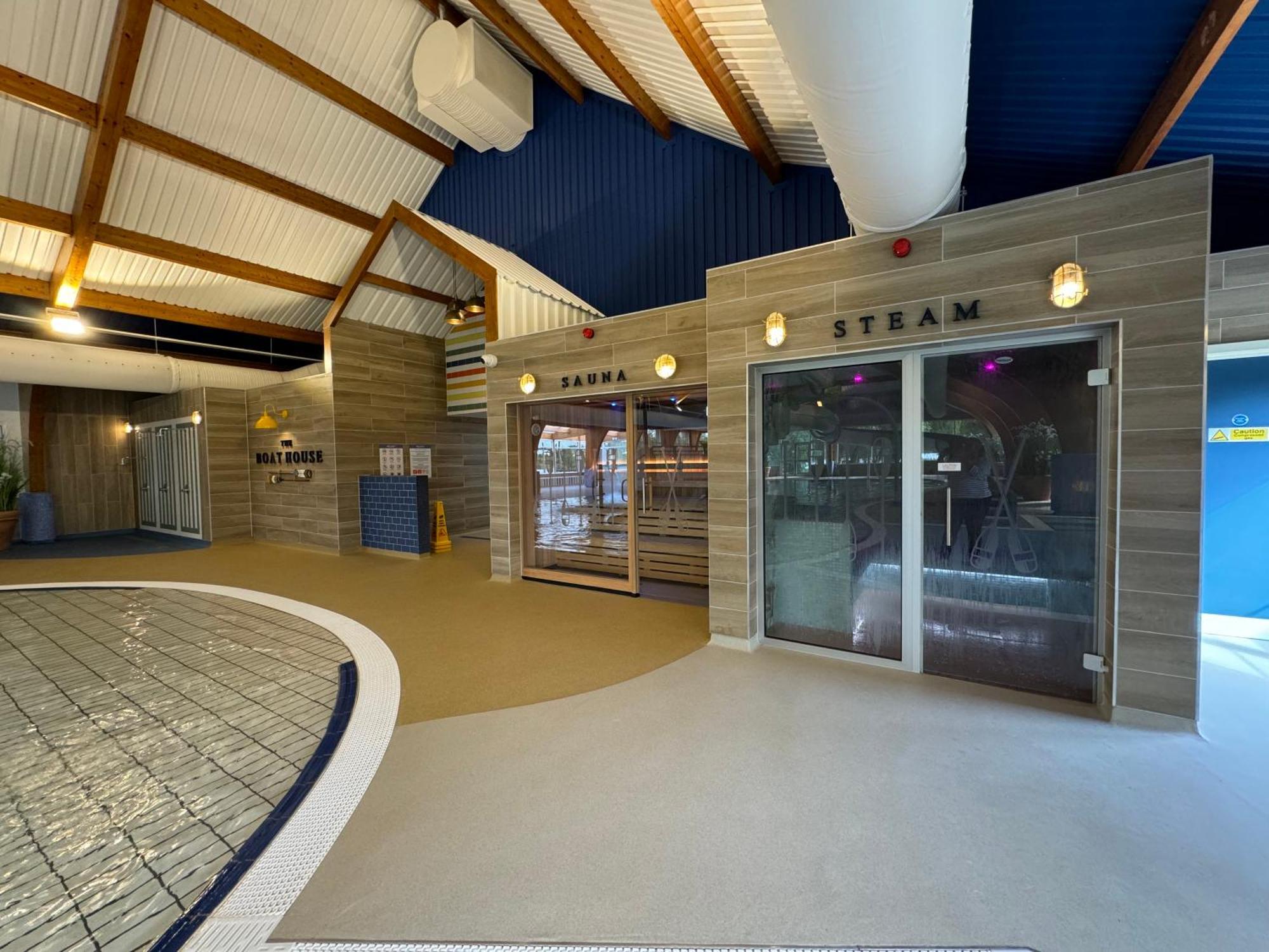 Chalet Bumble Bee South Cerney